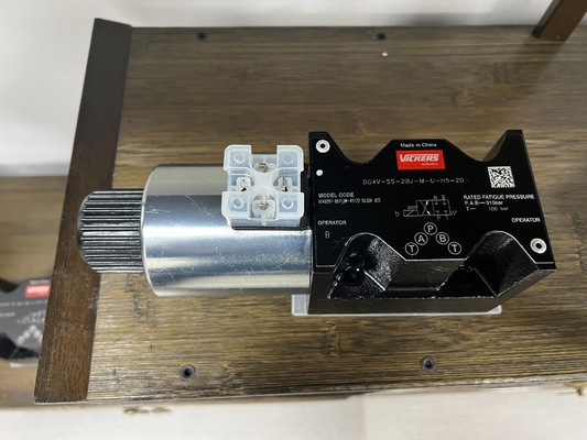 Hydraulic Pump Dg4V-3-6c-M-H-H7-60-En210 Solenoid Valve for 6045319-001 Model Code
