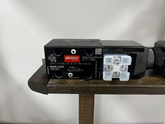 Hydraulic Pump Dg4V-3-6c-M-H-H7-60-En210 Solenoid Valve for 6045319-001 Model Code