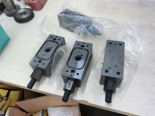 Apply to Crawler Crane Carbon Steel A10vso45 A10vso63 Spare Parts Hydraulic Valve Dr