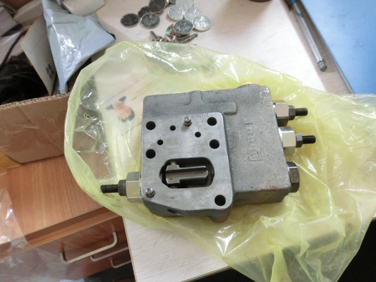 Double Seater Hydraulic Triple Directional Control Valve for Agricultural Machinery