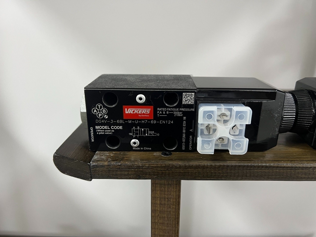 Package Size 5.00cm * 6.00cm * 7.00cm Cast Iron Solenoid Valve Dg4V-3-6bl-M-U-H7-69-En124