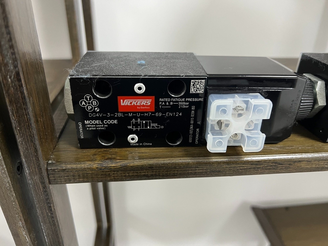 Dg4V-3-2al-M -U-H5-60 Solenoid Valve for Model Code 20cm*20cm*15cm Customization